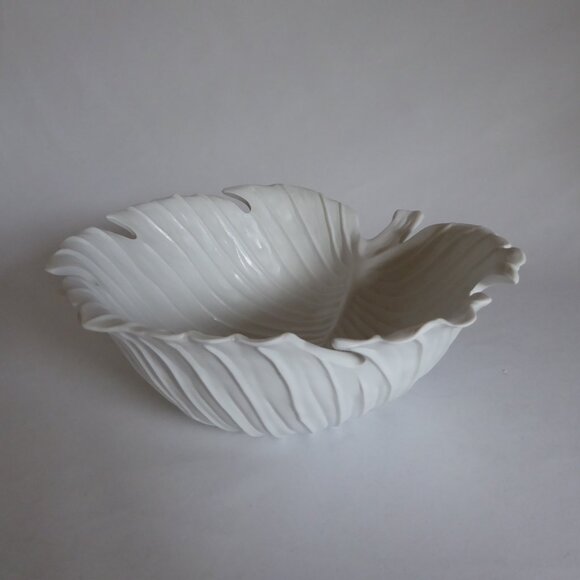NEW LARGE 12” WHITE PORCELAIN DECORATIVE LEAF SHAPED BOWL SCULPTURE WITH STEM - Picture 7 of 12